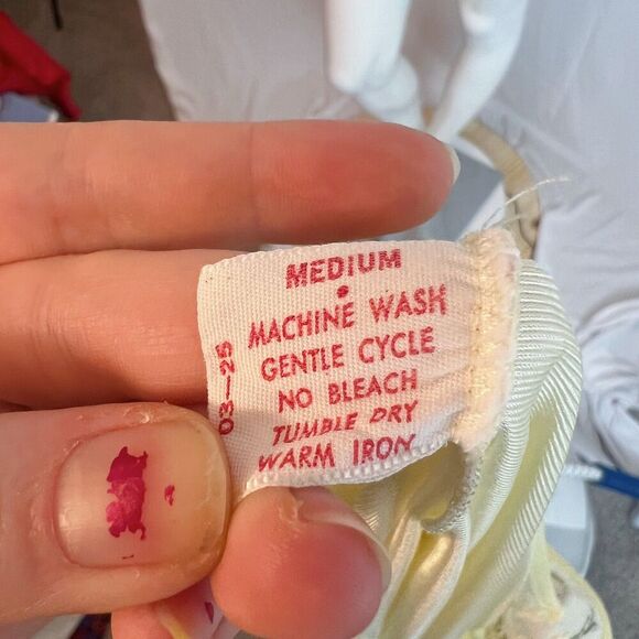 Vintage 1970s Lorraine Light Yellow Nightgown Floral Embroidered Coquette Size M - Picture 6 of 6